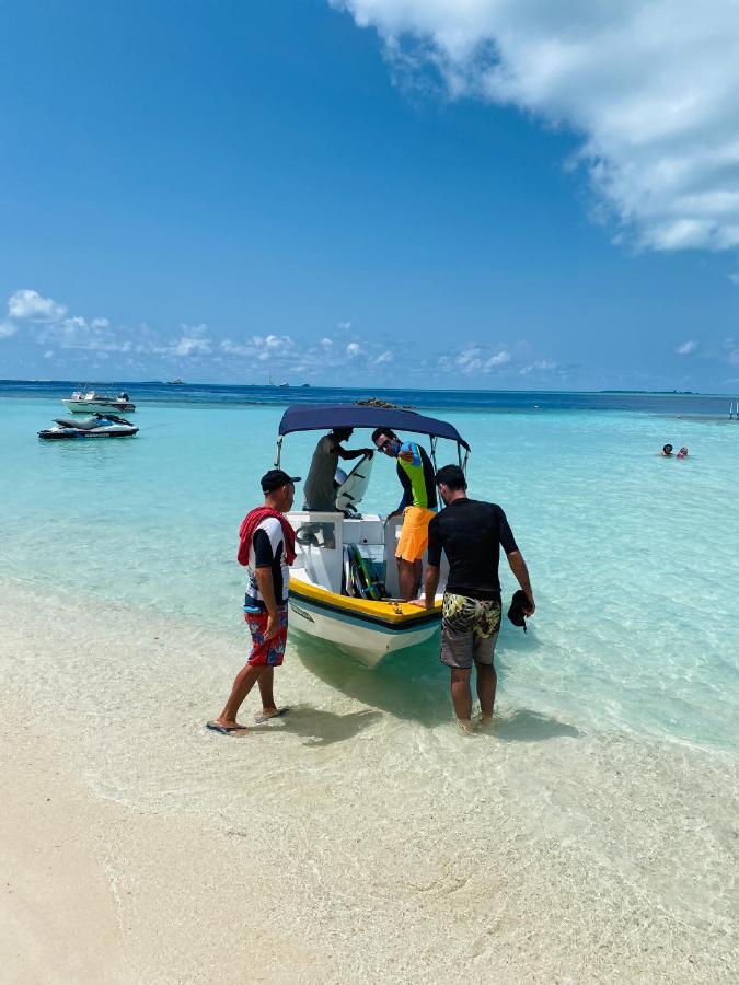 Reef Edge Thulusdhoo, Maldives Ξενοδοχείο Εξωτερικό φωτογραφία
