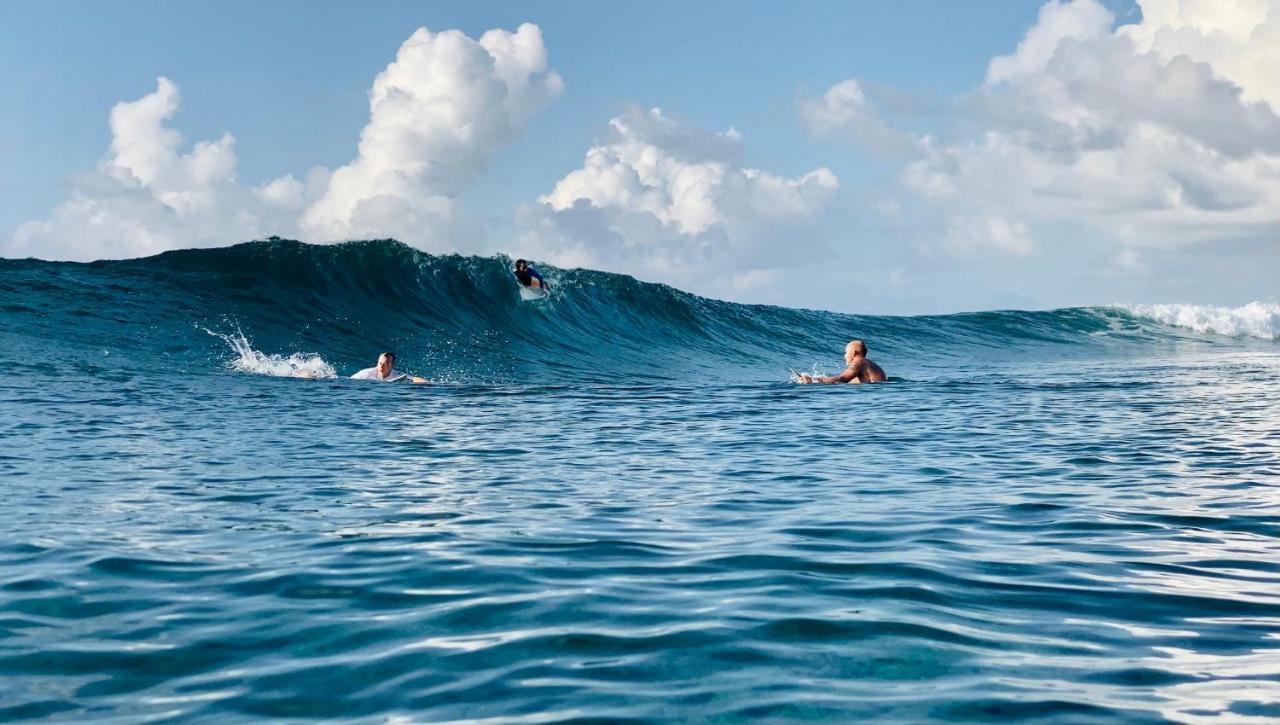 Reef Edge Thulusdhoo, Maldives Ξενοδοχείο Εξωτερικό φωτογραφία